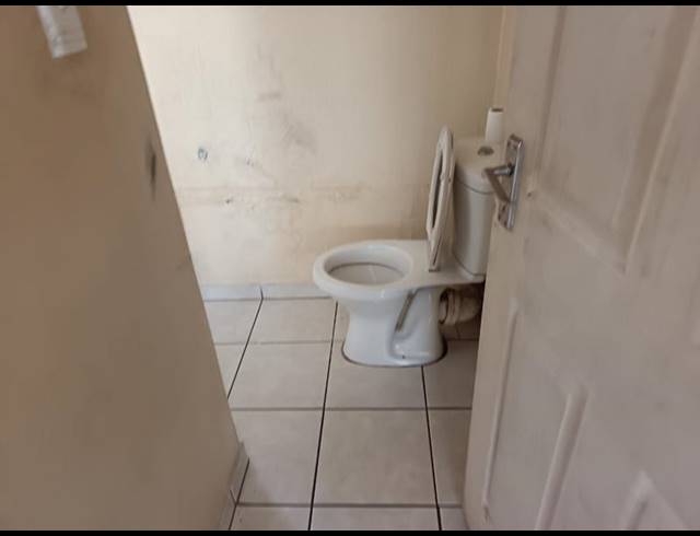 2 BEDROOM PROPERTY TO RENT IN LOMBARDY EAST